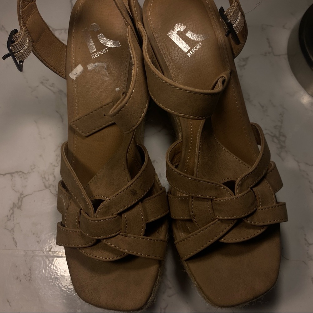 Report Women's Brown Strappy Sandals